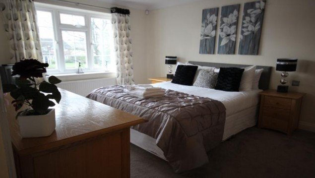Berkshire-Serviced-Accommodation---The-Poppies-House-|-Book-NOW-for-Spacious-and-Comfortable-Short-Let-Apartments-|-Fully-Equipped-Kitchen-|-Private-Garden