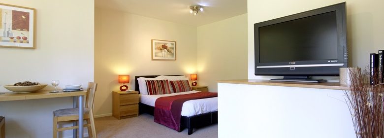 Bracknell Serviced Accommodation - Boxford Ridge | Luxurious Apartments | Free Wifi | HD TV | Parking Available Onsite | 0208 6913920 | Urban Stay