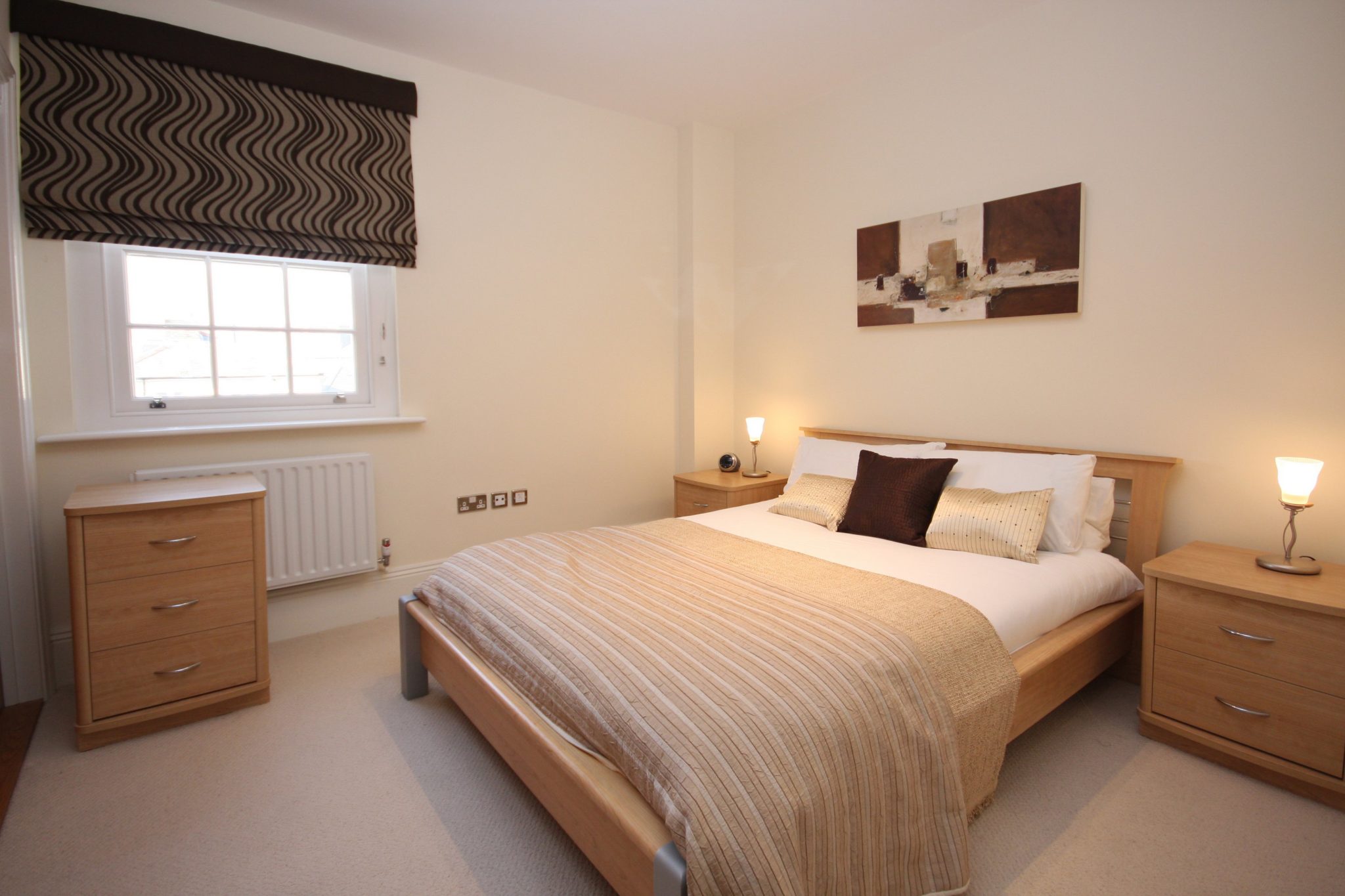 Serviced-Aparthotel-Reading,-Berkshire-available-NOW!-Book-Luxury-Corporate-Apartments-in-Reading-today!-Free-Wifi,-On-site-parking-and-weekly-housekeeping