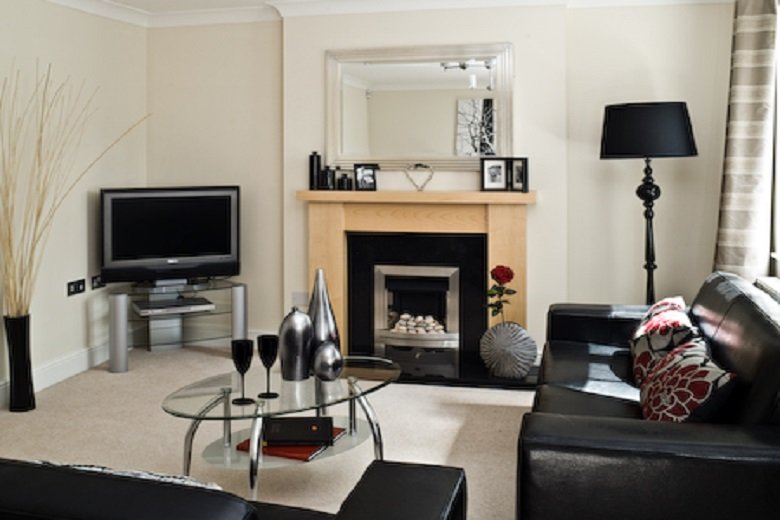 Bracknell-Serviced-Townhouse---Darwin-Place-|-Luxurious-4-Bedrooms-|-Free-Wifi-|-Free-Parking-|-Flat-Screen-HD-TV-|-Housekeeping-|-0208-6913920|-Urban-Stay