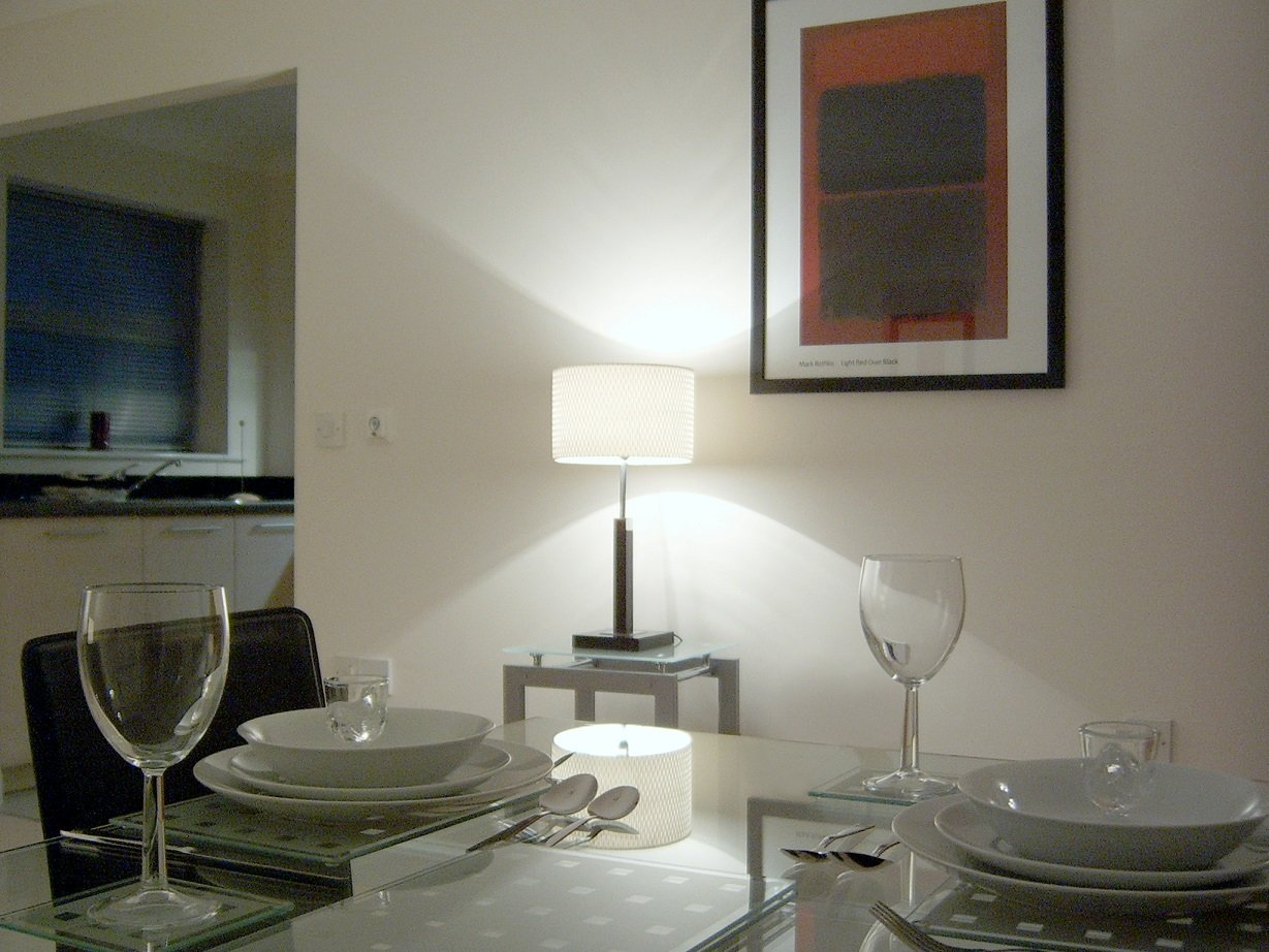 Modern-Newbury-Court-Apartments-located-in-Berkshire,-UK---Offer-on-our-Jago-Court-Accommodation-|-Free-Wifi,-Fully-Furnished-Kitchen-and-Parking!-Book-Now!