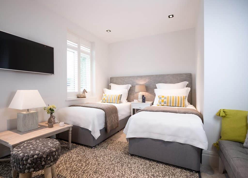 Isleworth-Luxury-Apartments,-London,-UK---18-Egerton-Drive-Accommodation,-Available-now!-Book-Luxurious-accommodation-with-beautiful-interior-|-Urban-Stay