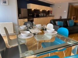 Discover comfort & convenience at Tolbooth Apartments Glasgow. Modern amenities & nearby attractions at Scotland serviced accommodation. | Urban Stay