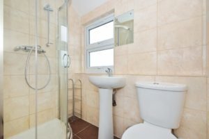 Book Furnished Apartments Shepherd's Bush- a short distance from Westfield Shopping Centre. spacious living quarters, Wifi & Weekly housekeeping!