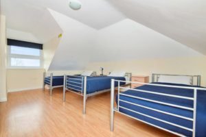 Book Furnished Apartments Shepherd's Bush- a short distance from Westfield Shopping Centre. spacious living quarters, Wifi & Weekly housekeeping!