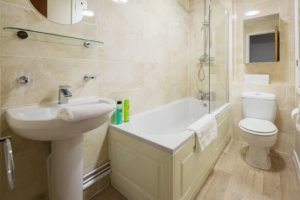 Maidstone Serviced Apartments, UK - The Valley HouseI Book Short-Let Apartments in Maidenstone ! Free Parking & Fully Equipped Kitchen I Available Now!