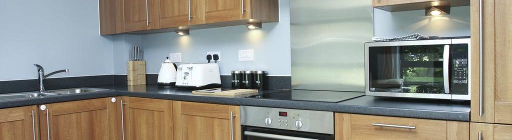 Watford Serviced Accommodation, UK - Flanders Court I Free Parking & WiFi I Book your Self-Catering Apartment Now and get the Best Rate with Urban Stay