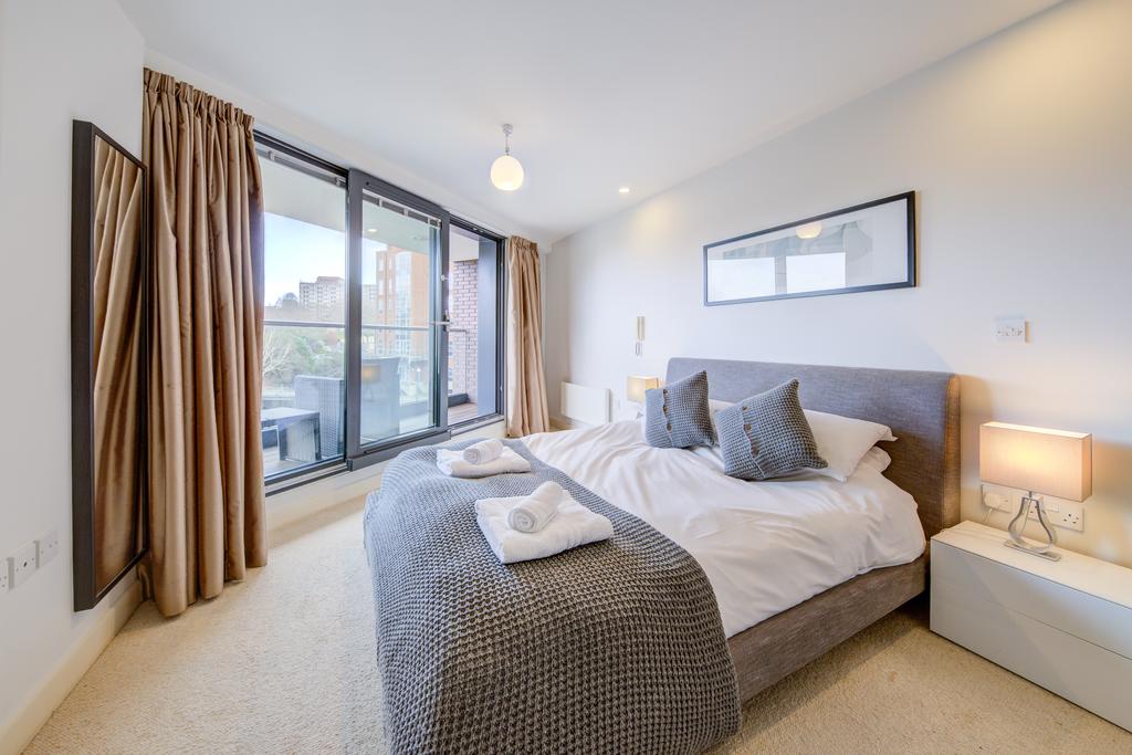 Book-Bristol-City-Centre-Apartments-for-Business-Travellers-and-Holiday-Makers.-Our-short-let-accommodation-is-fully-furnished-with-all-bills-|-Urban-Stay
