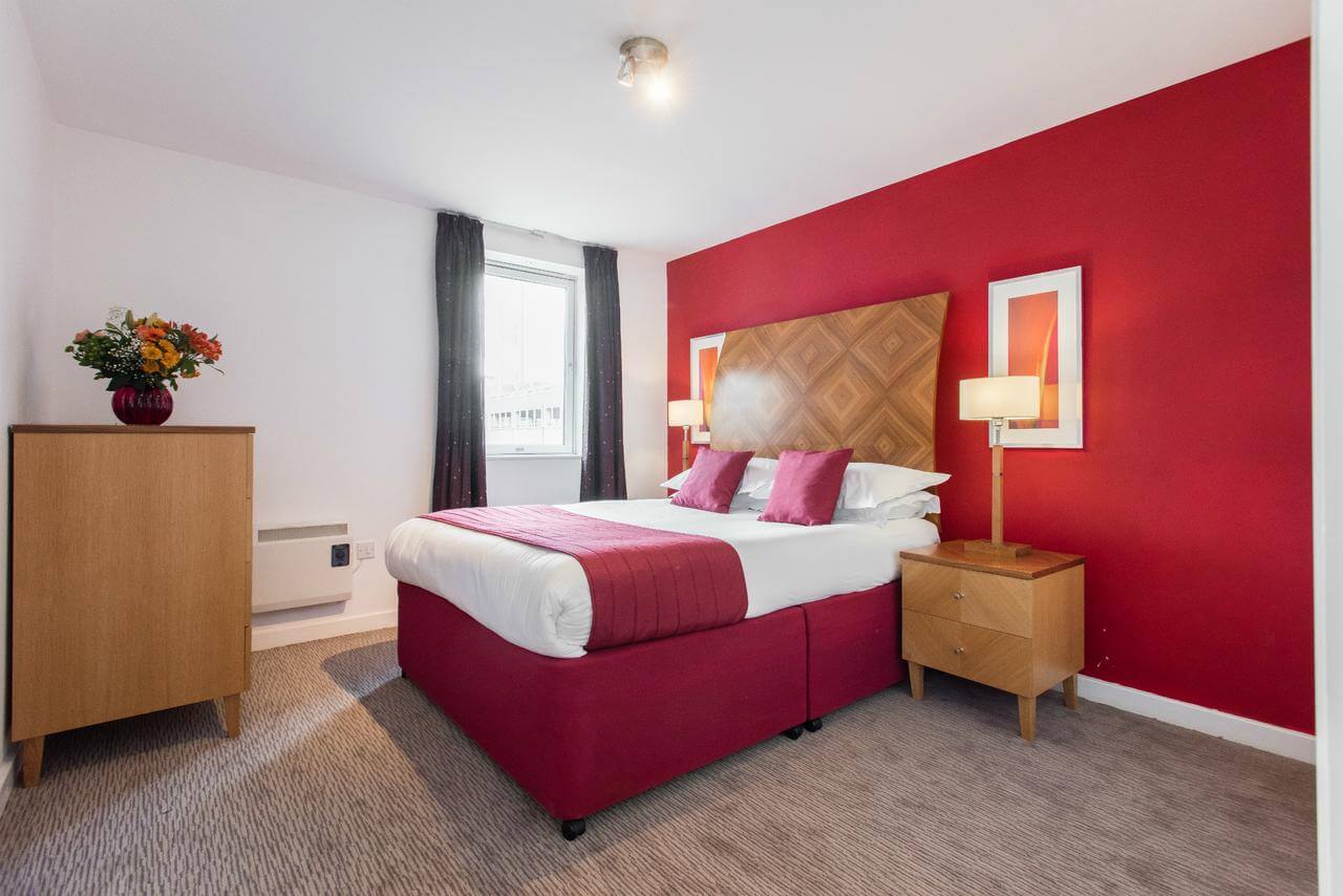 Birmingham Aparthotel - Midlands Serviced Apartments UK - Cheap Short Let Accommodation in Birmingham with 24h Reception, Wifi, Lift Access, Parking | Urban Stay