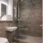 Cardiff Serviced Apartments- Book Short Let Luxury 4* Accommodation near Cardiff University, Cardiff Castle & Bute Park with Aircon, Lift, Wifi & Smart TV!