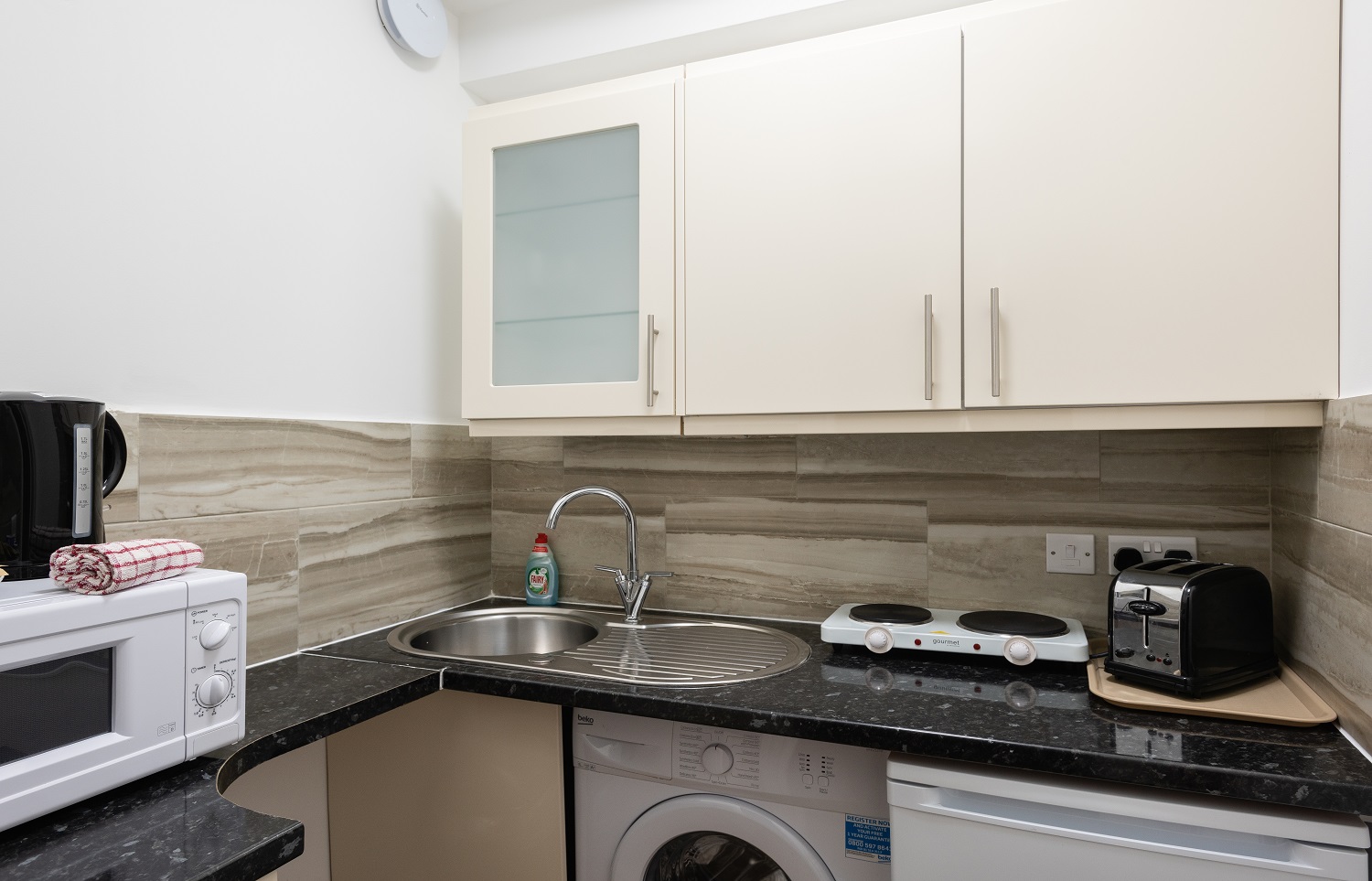 Central-Hoxton-Shoreditch-Aparthotel-East-London---Cool-Serviced-Apartments-London-All-Bills-Incl,-Wifi,-24h-Reception,-Aircon,-Gym,-Parking,-Lift-Access,-Breakfast---Urban-Stay-2