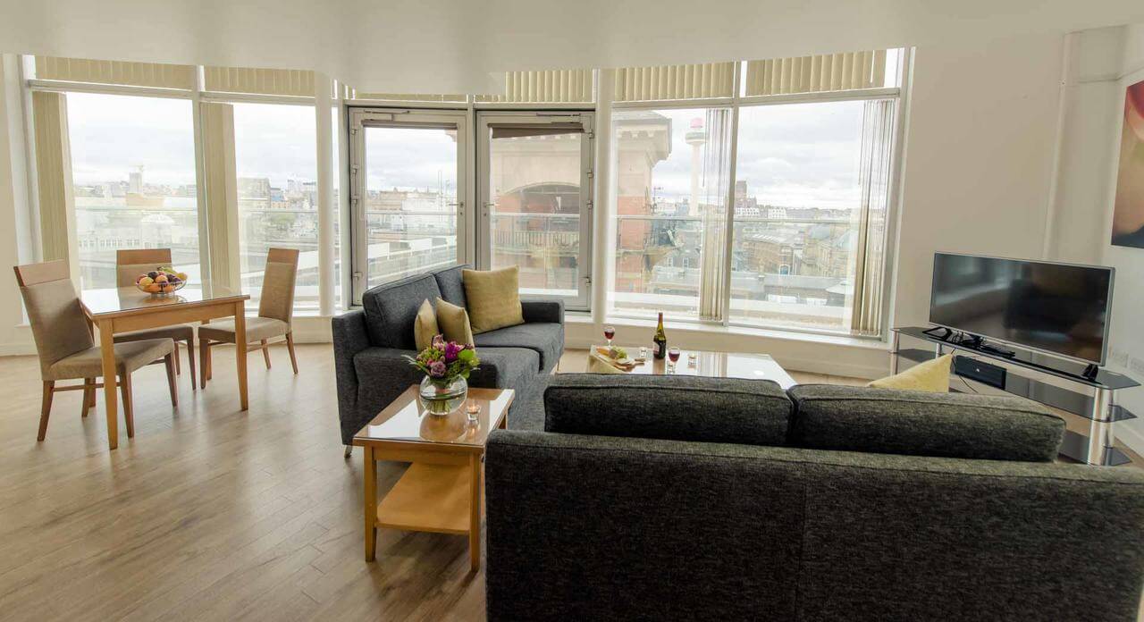 Liverpool-Aparthotel---North-England-Serviced-Apartments-UK---Cheap-Short-Let-Accommodation-in-Liverpool-with-24h-Reception,-Wifi,-Lift-Access,-Parking-|-Urban-Stay