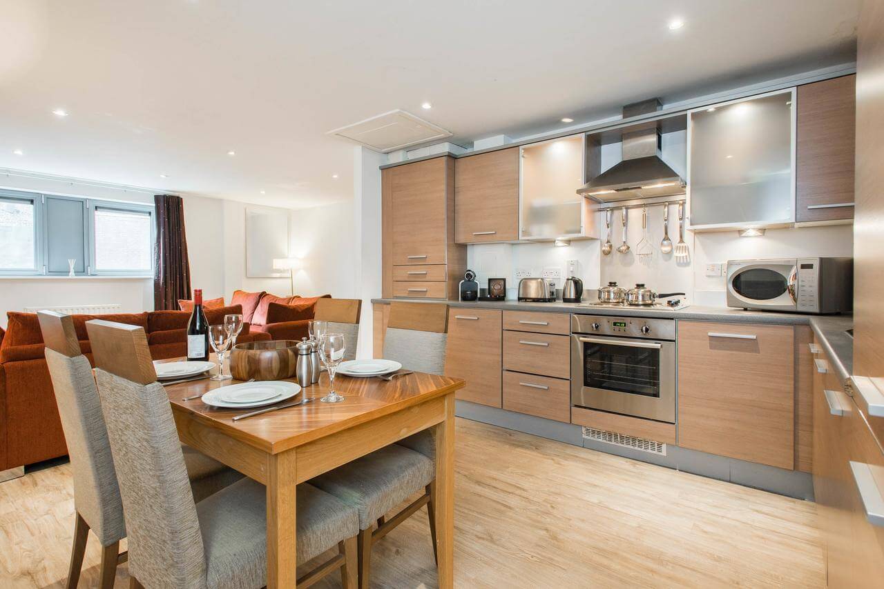 Newcastle-Aparthotel---Berkshire-Serviced-Apartments-UK---Cheap-Short-Let-Accommodation-in-Newcastle-with-24h-Reception,-Wifi,-Lift-Access,-Parking-|-Urban-Stay