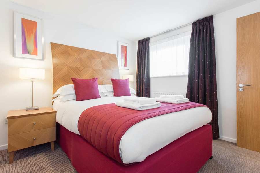 Newcastle Aparthotel - Berkshire Serviced Apartments UK - Cheap Short Let Accommodation in Newcastle with 24h Reception, Wifi, Lift Access, Parking | Urban Stay