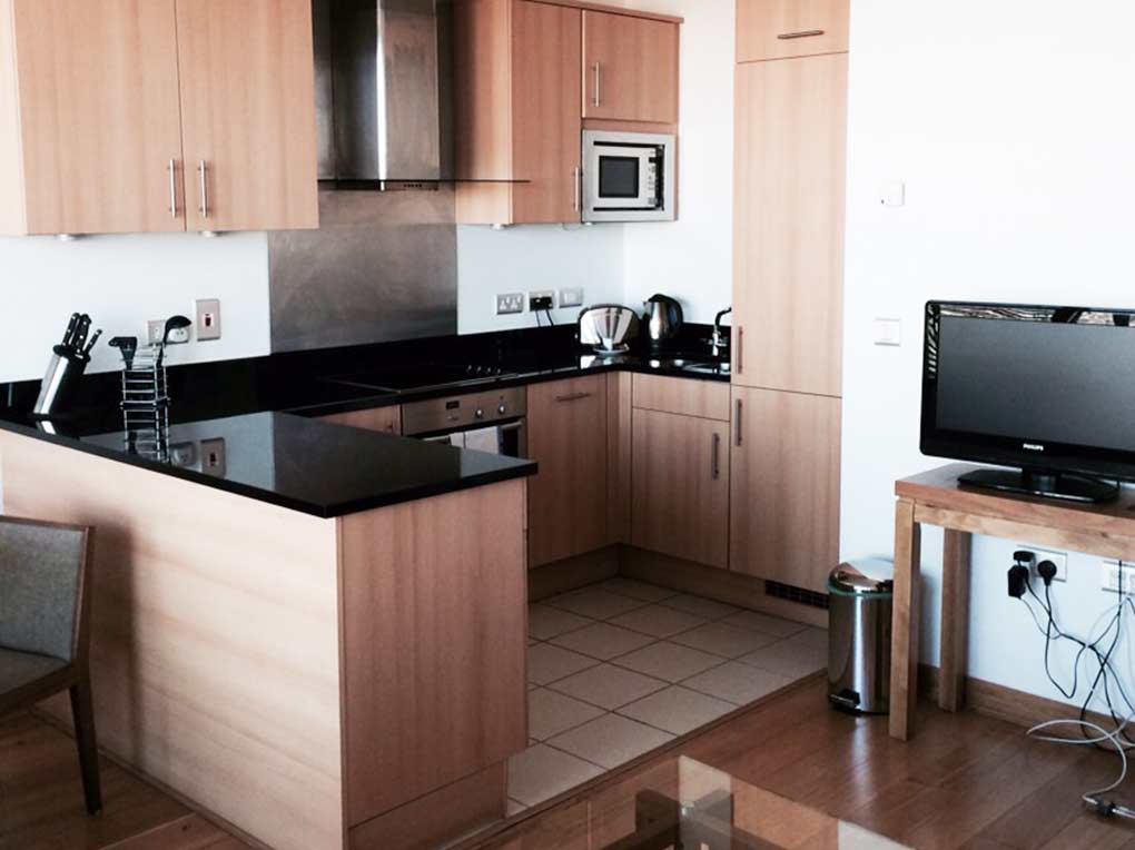 Self-Catering-Accommodation-Dublin---Spencer-Dock-Serviced-Apartments I-Weekly-Maid-Service-Available-I-TV,-CD-&-Stereo-I-Lift-+-Free-WiFi-I-Free-Parking