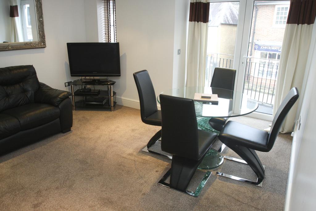 Serviced-Apartments-Chorleywood-Available-now!-Book-Pet-Friendly-Corporate-Serviced-Accommodation-in-Hertfordshire-Now-near-Watford-I-Free-Parking-Available