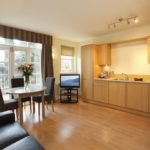 Cardiff Serviced Accommodation - Cathedral Road Apartments Near National Museum - Urban Stay 4