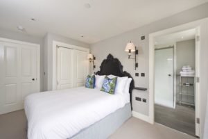 Cheap Accommodation Edinburgh - Rutland Square Apartments - Edinburgh Castle - Urban Stay 4