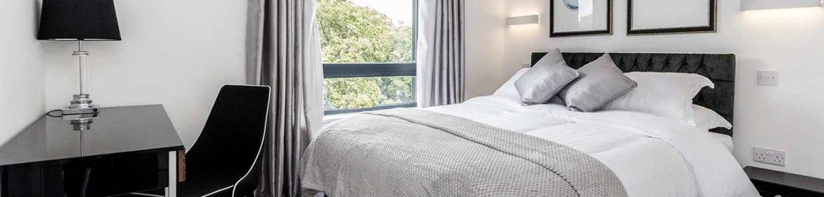Corporate Apartments Southampton, UK Available Now I Book Serviced Short Let Accommodation in Hampshire - Royal Crescent Apartments I Free Parking & Balcony