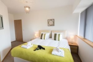 Corporate Apartments Swindon - The Quadrant Apartments Near Swindon Designer Outlet - Urban Stay 24