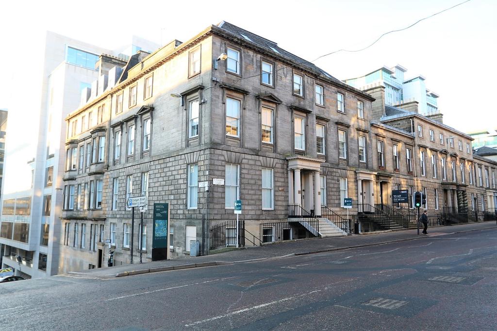 Glasgow-Luxury-Accommodation---Vincent-Street-Apartments-Near-Royal-Concert-Hall---Urban-Stay-2