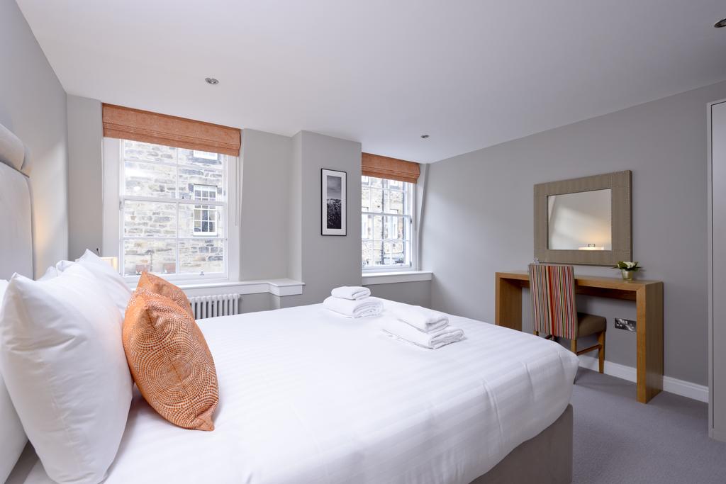 Luxury-Accommodation-Edinburgh---New-Town-Apartments--Thistle-Street---Urban-Stay-8