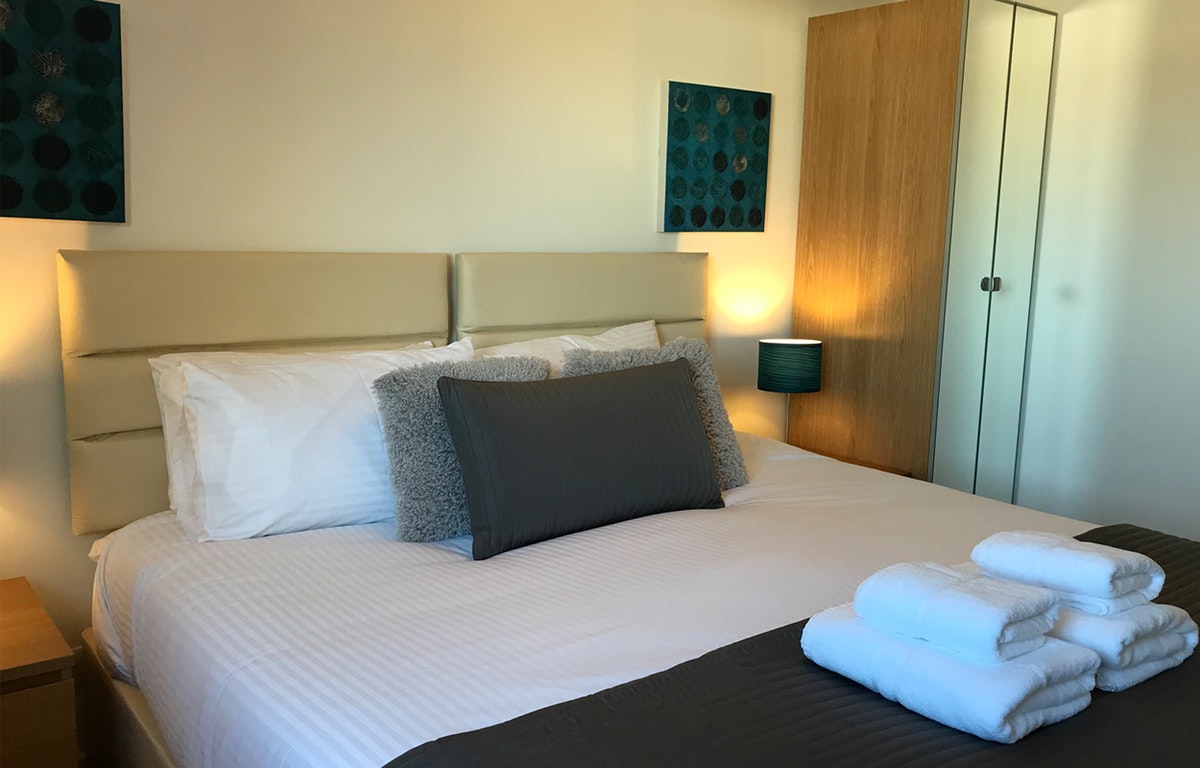 Luxury-Accommodation-Glasgow---Clyde-Arc-View-Apartments-Near-Glasgow-Airport---Urban-Stay-12
