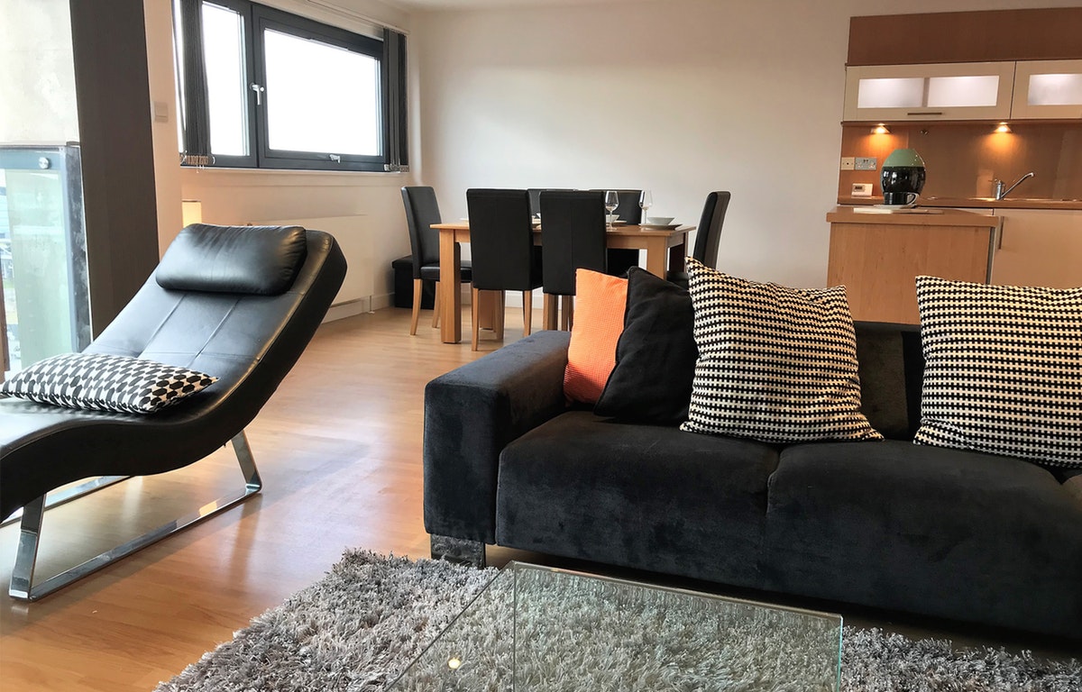Luxury-Accommodation-Glasgow---Clyde-Arc-View-Apartments-Near-Glasgow-Airport---Urban-Stay-13