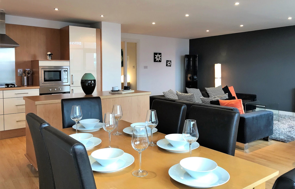 Luxury-Accommodation-Glasgow---Clyde-Arc-View-Apartments-Near-Glasgow-Airport---Urban-Stay-2