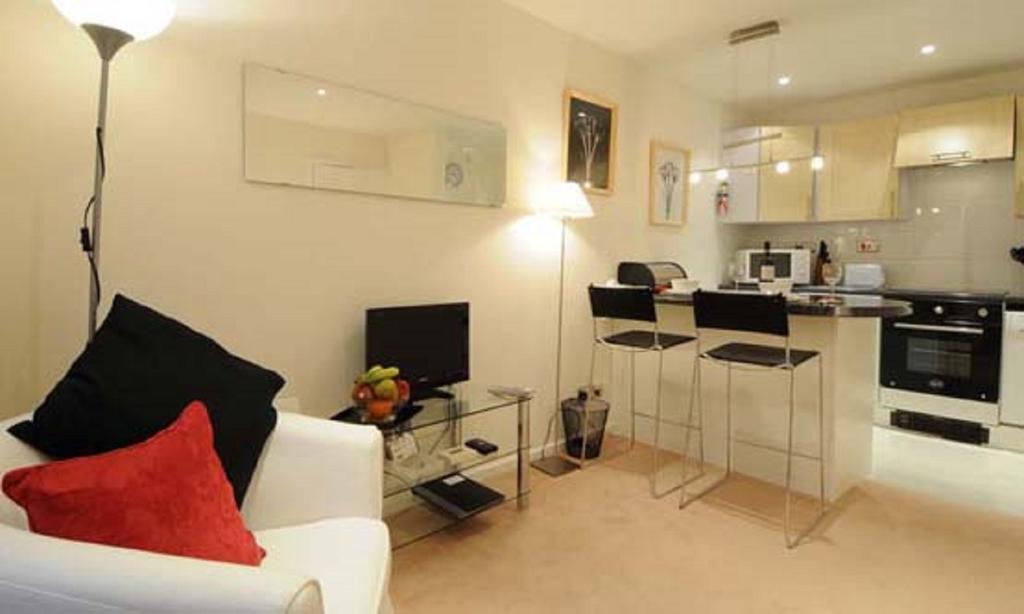 Luxury-Apartments-St-Albans-Chatsworth-Court-Apartments--St-Albans-Cathedral---Urban-Stay-1