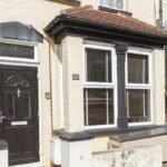 Rochester Serviced Accommodation - Black & White Apartments - Cecil Road - Urban Stay 11