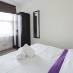 Rochester Serviced Accommodation - Black & White Apartments - Cecil Road - Urban Stay 3