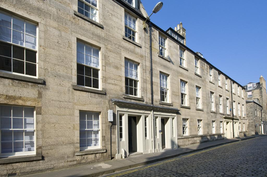 Self-Catering-Accommodation-Edinburgh---Hill-Street-Apartments---Edinburgh-Castle---Urban-Stay-20