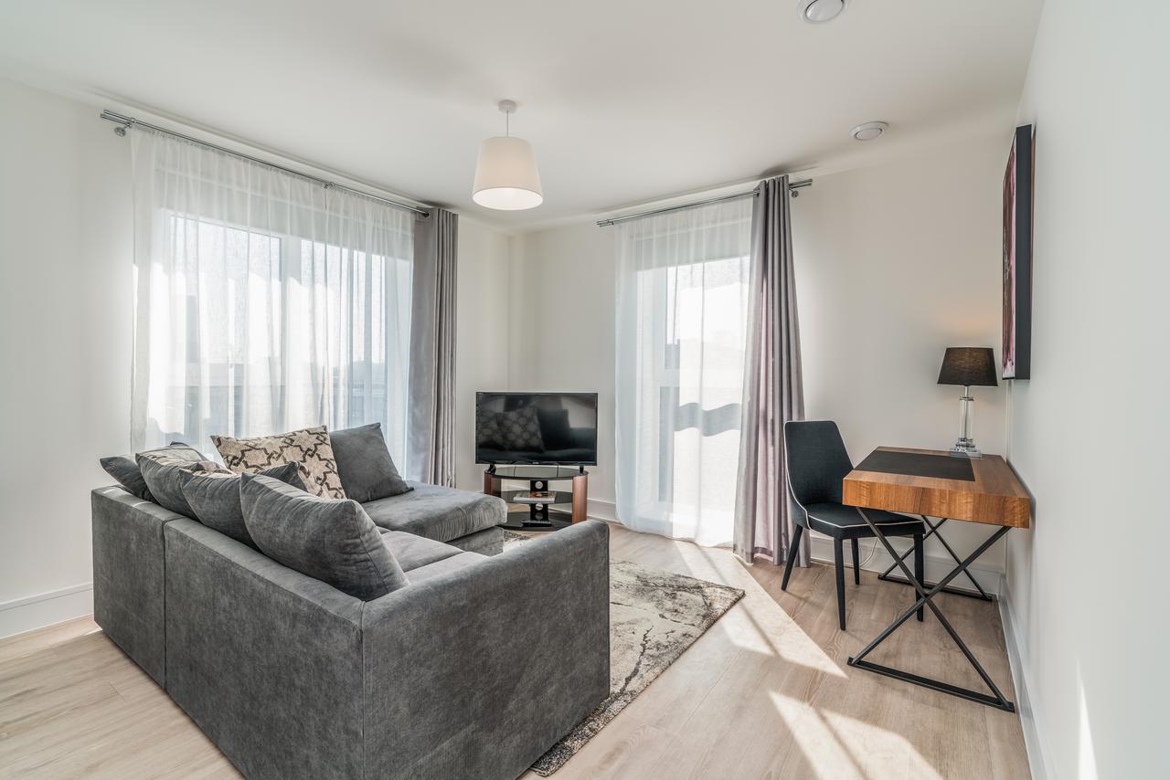 Available-now-Southampton-Corporate-Apartments,-UK-I-Book-Cheap-Luxury-Accommodation-in-Deanery-Court-I-Free-Parking,-Private-Balcony-and-All-bills-Incl