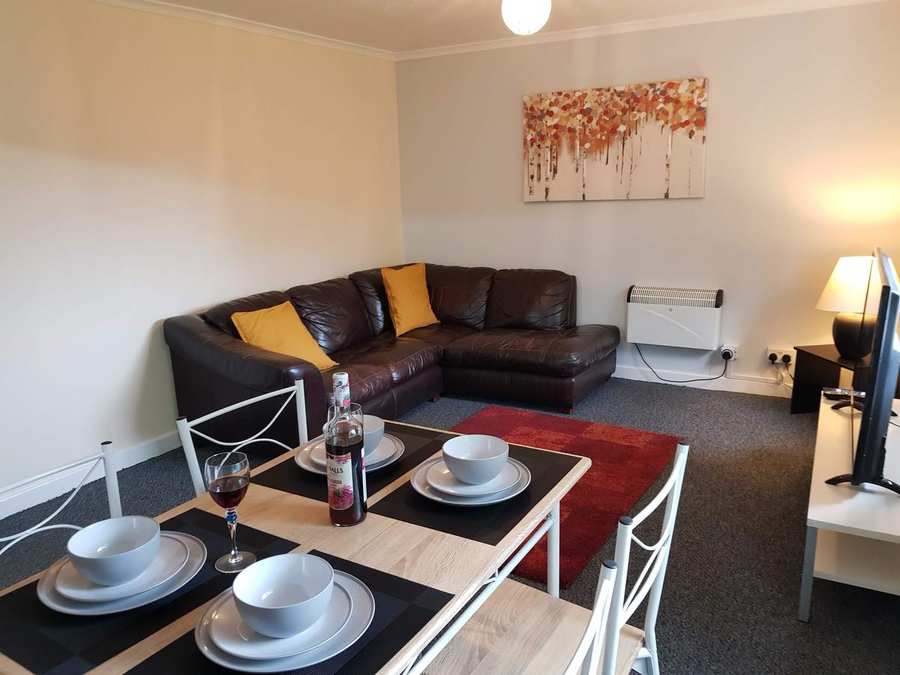 Book your Best Cheap Corporate Accommodation Luton. I Aubrey House Short Lets Luton with convenient location close to London I Free Wifi & Free Parking