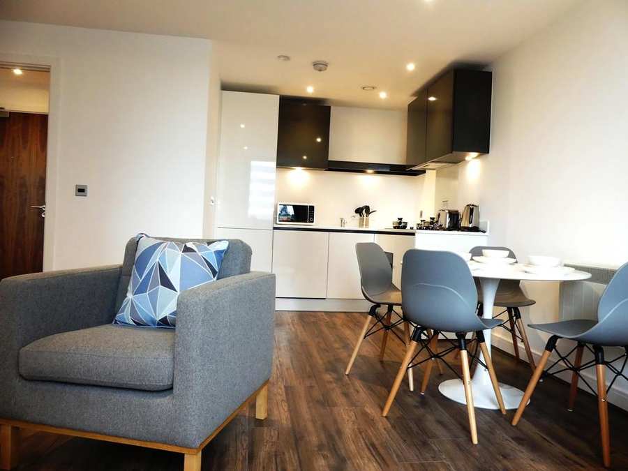 Basingstoke Serviced Accommodation - Churchill Place Apartments Near Milestones Museum - Urban Stay 4