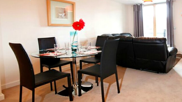Coventry-Luxury-Accommodation---Priory-Place-Apartments-Near-Ricoh-Arena---Urban-Stay-2