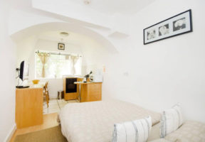 Earl's Court Serviced Apartments - Penywern Road Apartments Near Earl's Court Tube Station - Urban Stay 2