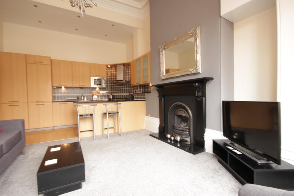 Book Serviced Apartments Hull located near Hull Arena & KCOM Stadium. The apartment has 1 bedroom, a flat-screen TV, an equipped kitchen with a dishwasher.