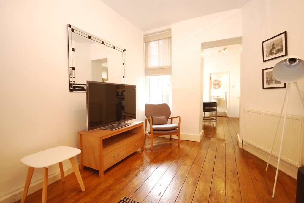 Soho-Serviced-Accommodation-Old-Compton-Street-Apartments-Near-Queen's-Theatre-Urban-Stay-1