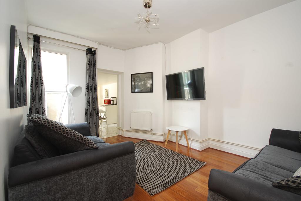 Soho-Serviced-Accommodation-Old-Compton-Street-Apartments-Near-Queen's-Theatre-Urban-Stay-13