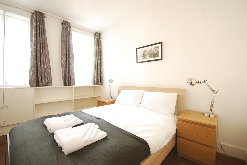 Soho-Serviced-Accommodation-Old-Compton-Street-Apartments-Near-Queen's-Theatre-Urban-Stay-2