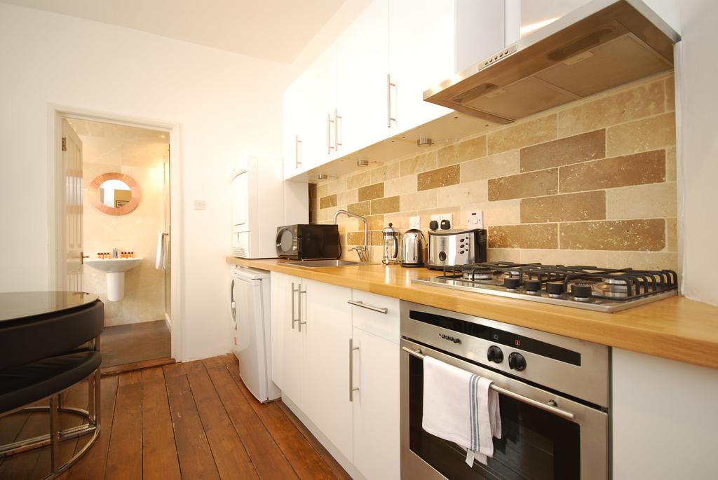 Soho-Serviced-Accommodation-Old-Compton-Street-Apartments-Near-Queen's-Theatre-Urban-Stay-6