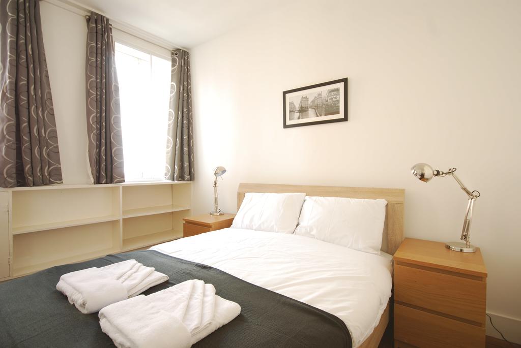 Soho-Serviced-Accommodation-Old-Compton-Street-Apartments-Near-Queen's-Theatre-Urban-Stay-9