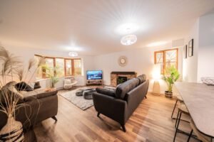 Serviced accommodation in Oxford with private garden and outdoor seating. In South Oxfordshire. Close to Harwell, Didcot, Abingdon. Book Now!