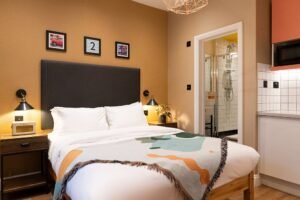 Serviced Accommodation West London at Urban Stay. Fully equipped apartments in Hammersmith with easy transport links. Book Now