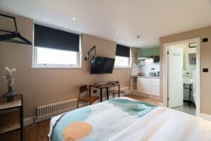 Serviced Accommodation West London at Urban Stay. Fully equipped apartments in Hammersmith with easy transport links. Book Now