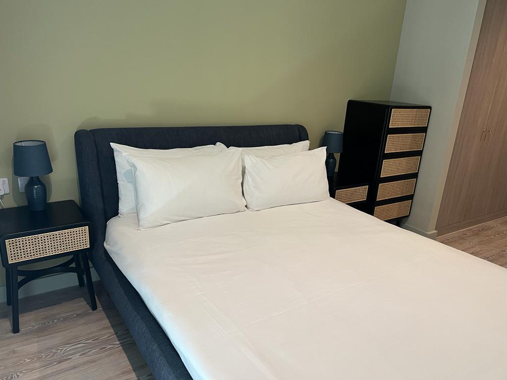 Wembley-Serviced-Accommodation-near-Wembley-Stadium-with-lift-access,-balcony,-Smart-TV,-Wifi,-24h-reception,-cinema-and-roof-garden!