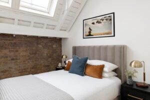 Book our exquisite Central London Serviced Accommodation with and modern interior and excellent location for long and short stays now!