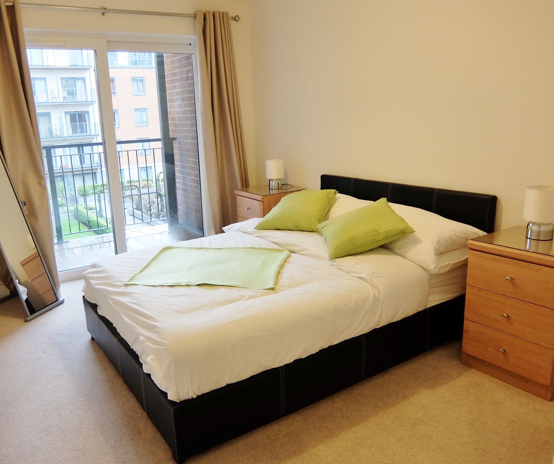 Book-Colindale-Serviced-Apartments-in-North-London-now.-This-self-catering-accommodation-with-balcony-has-Wifi,-a-smart-TV-and-full-kitchen.